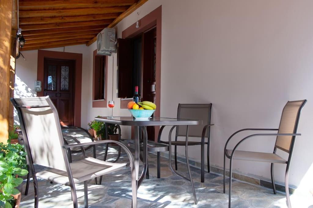 Helen'S Home Milina Exterior photo