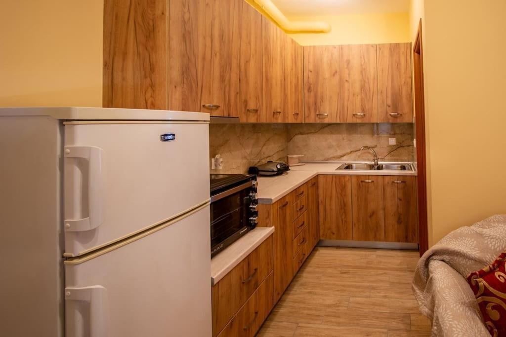 Helen'S Home Milina Exterior photo